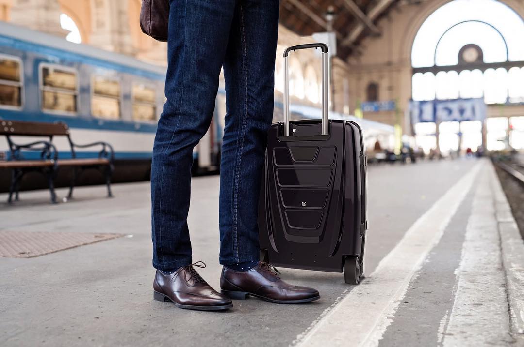 Airwheel SR3 smart suitcase