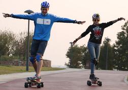 Como un gran aficionado de Airwheel scooters eléctricos, Tom ya ha comprado uno y hizo un viaje de prueba.