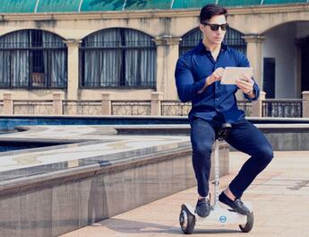 The aged deserves the best Christmas gift, Airwheel S6 intelligent self-balancing electric scooter which is fit to them.